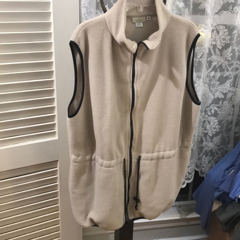 Attractive off white fleece vest. Slimming!